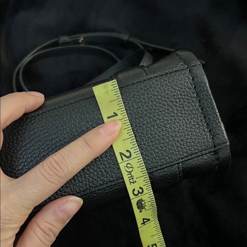MARC JACOBS The Leather Crossbody Tote Bag - Picture 5 of 11